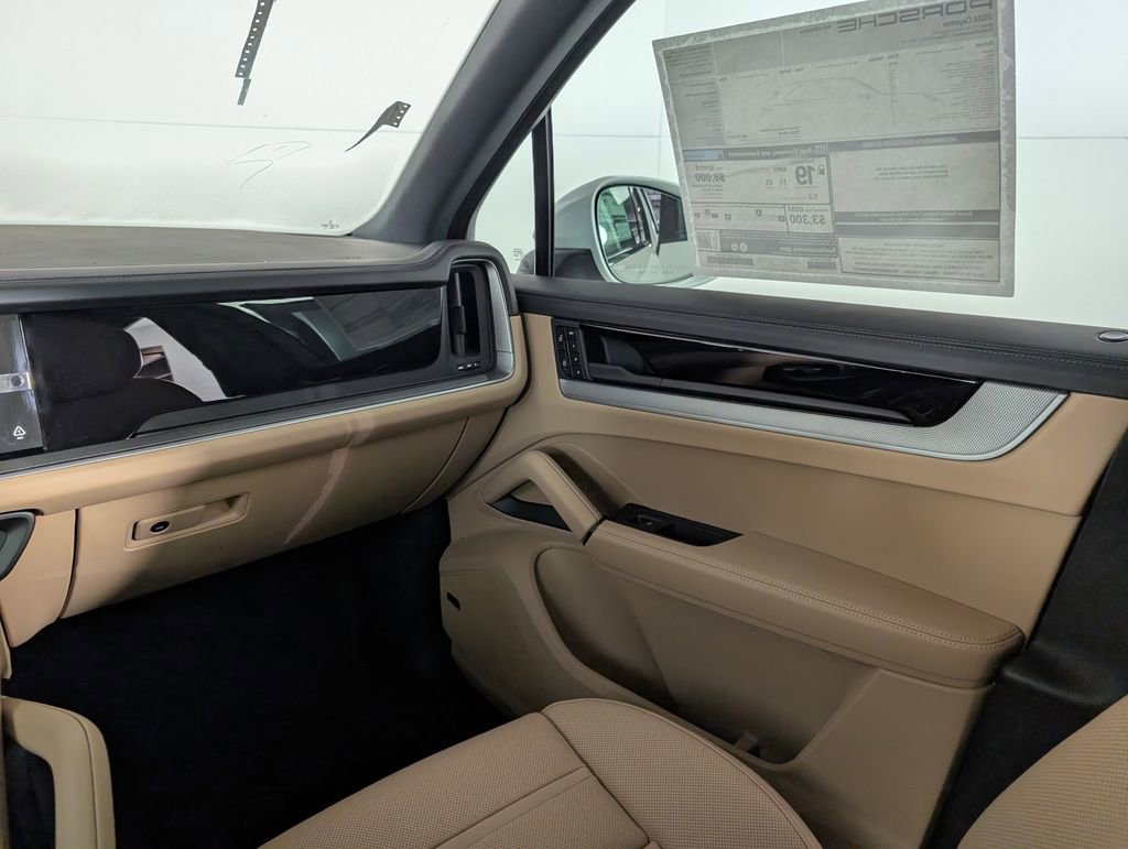 New 2026 Porsche Cayenne image 23