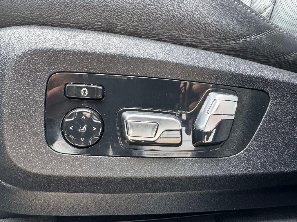 Used 2024 BMW X5 M Competition w/ Executive Package AWD/4WD image 21