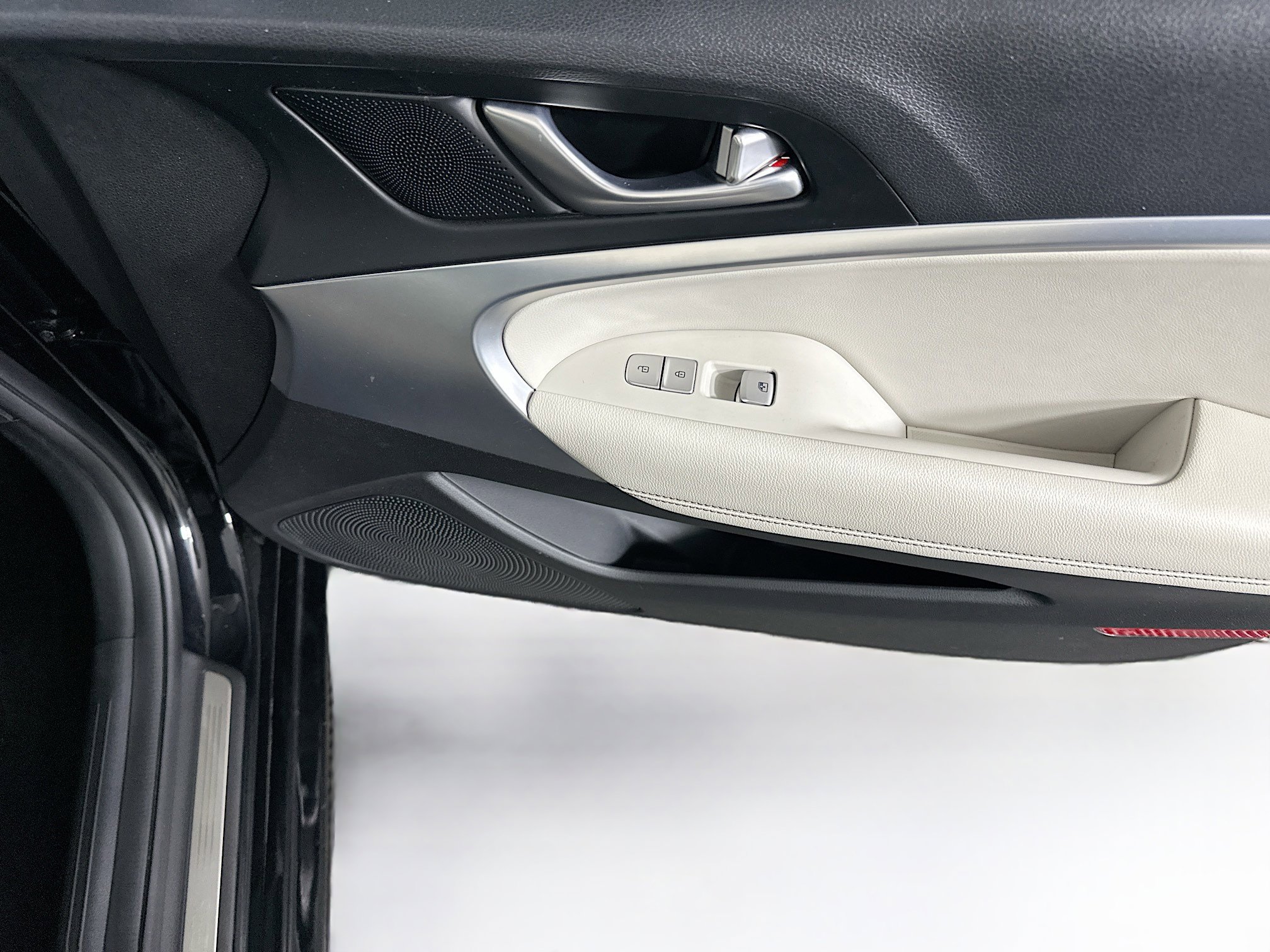 Used 2024 Genesis G70 2.5T image 32