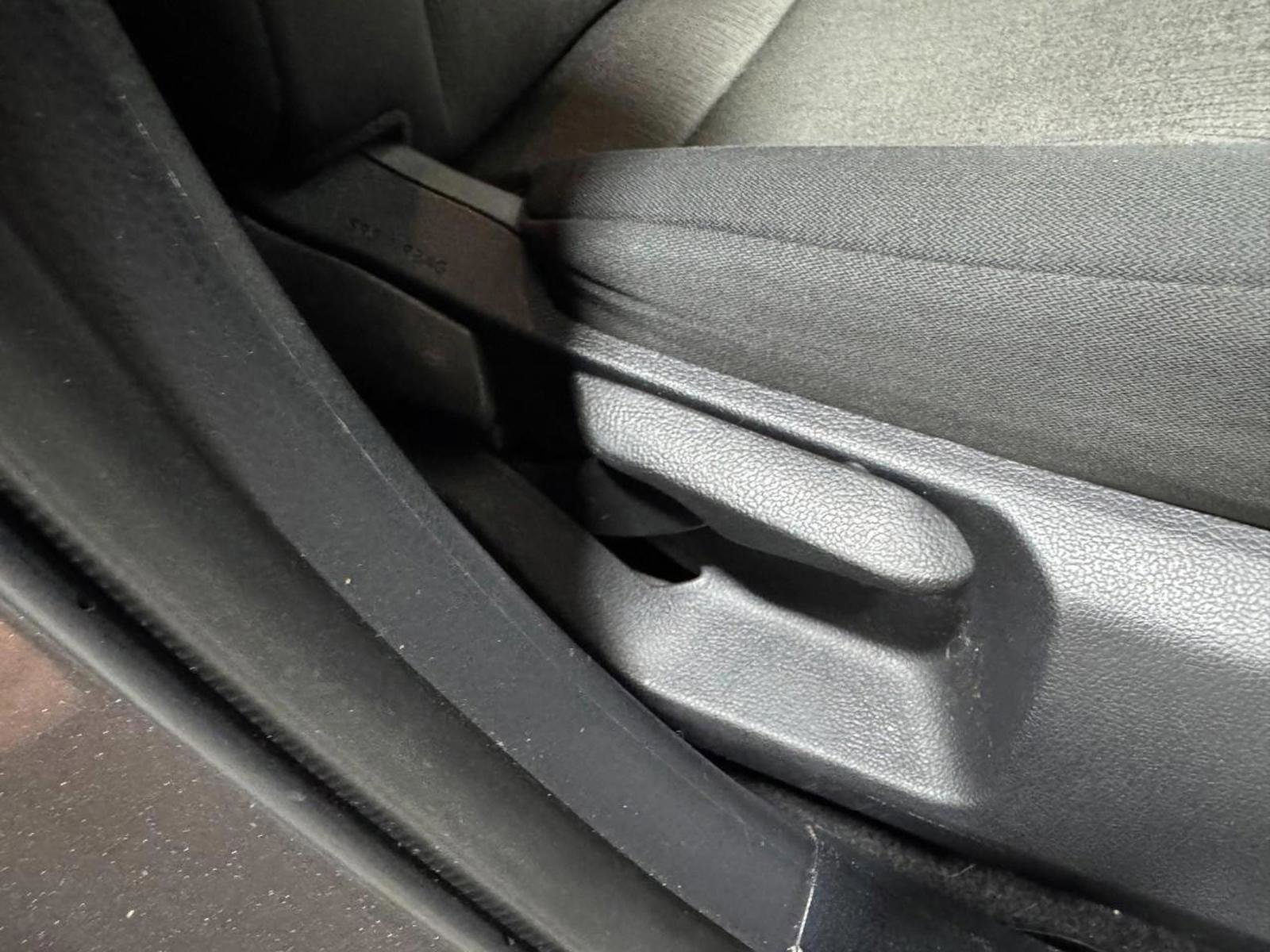 Used 2022 Toyota Camry LE image 19