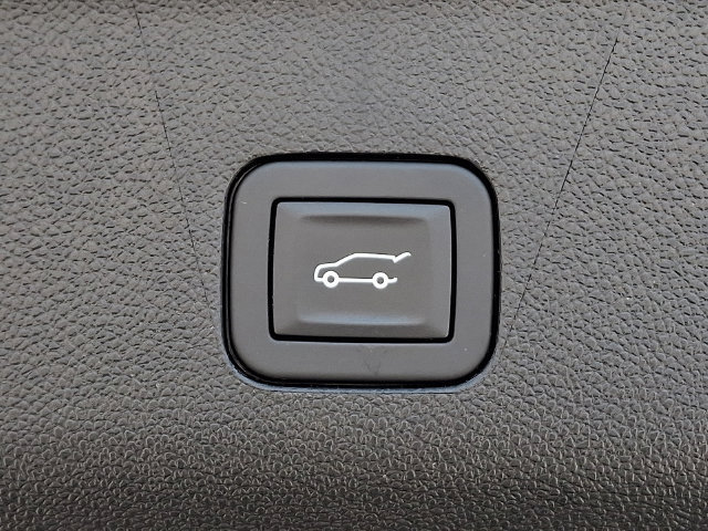 Used 2025 Chevrolet Suburban LT w/ Comfort Package AWD/4WD image 32