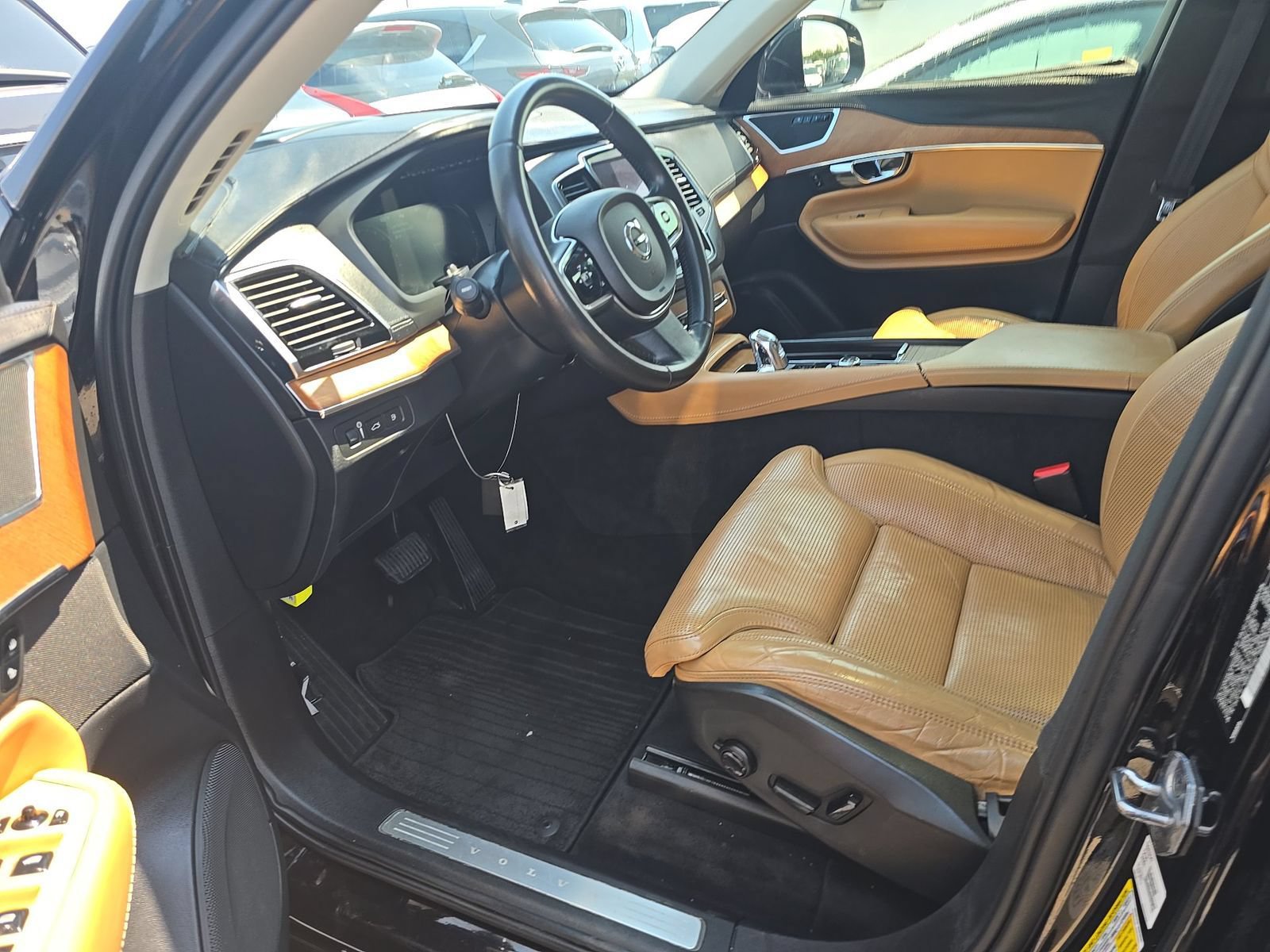 Used 2016 Volvo XC90 T8 Inscription AWD/4WD image 2