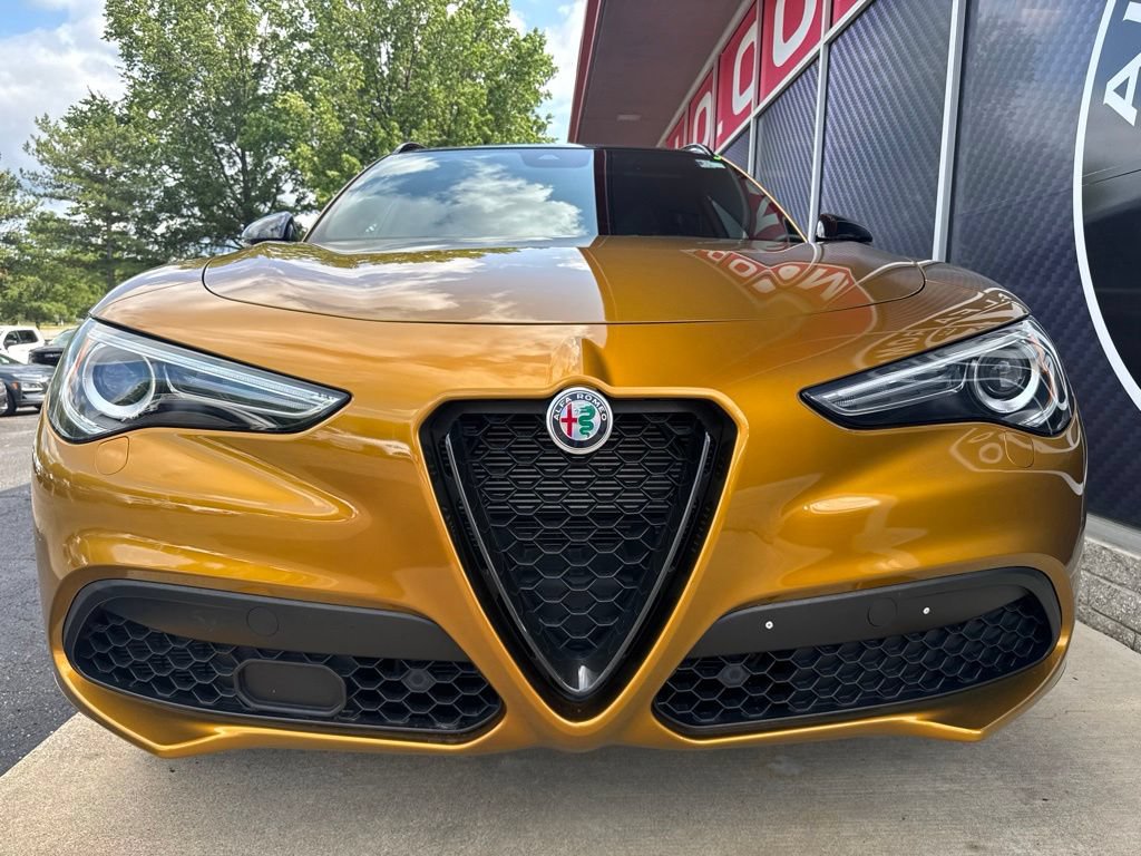Used 2023 Alfa Romeo Stelvio Veloce AWD/4WD image 8