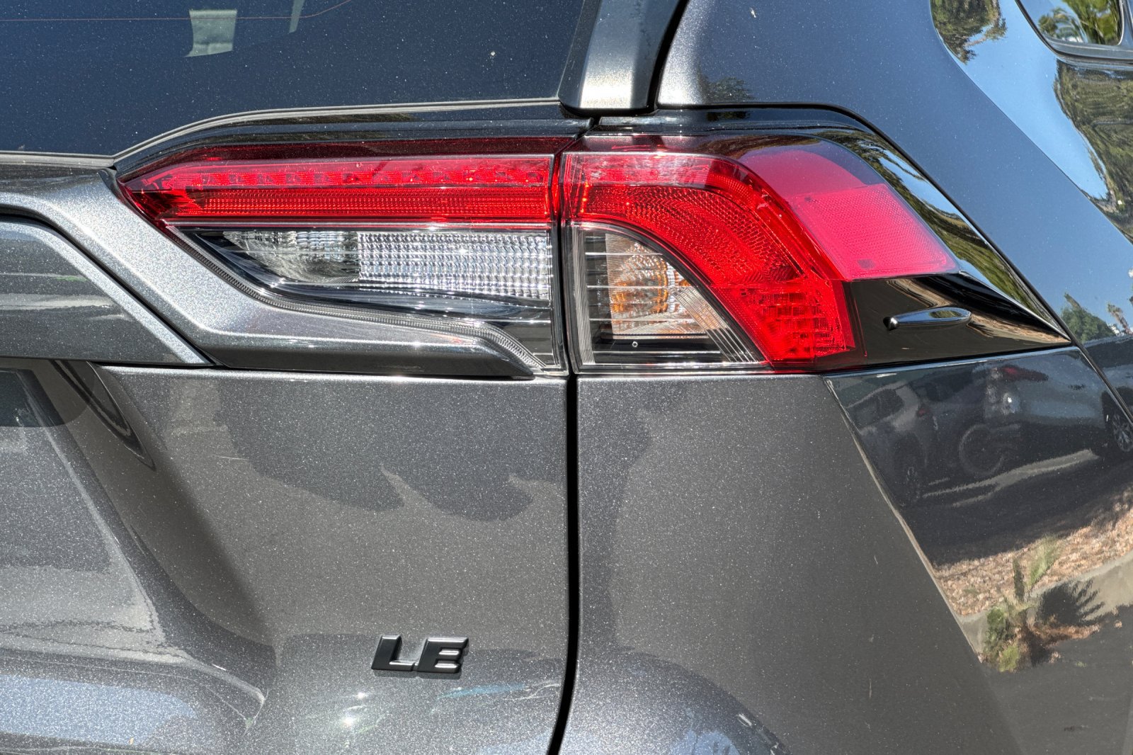 Used 2022 Toyota RAV4 LE FWD image 28