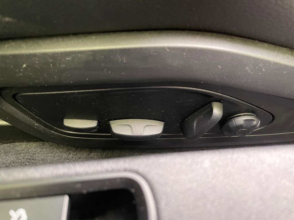 Certified 2025 Porsche 911 Carrera image 17