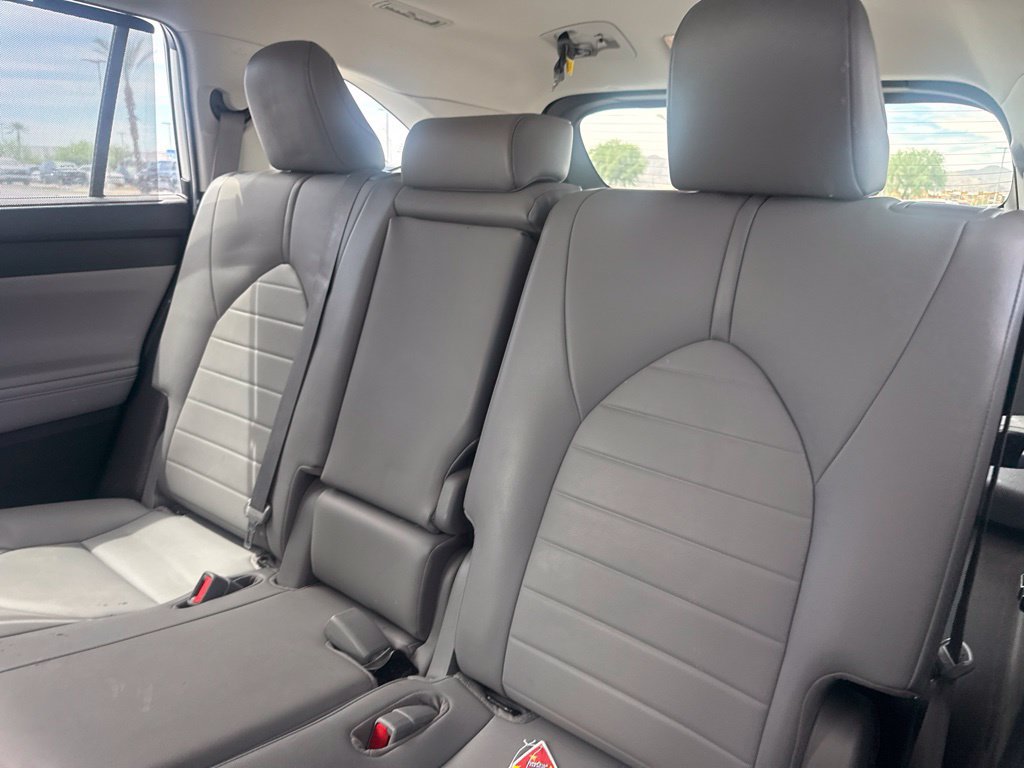 Used 2020 Toyota Highlander XLE AWD/4WD image 8