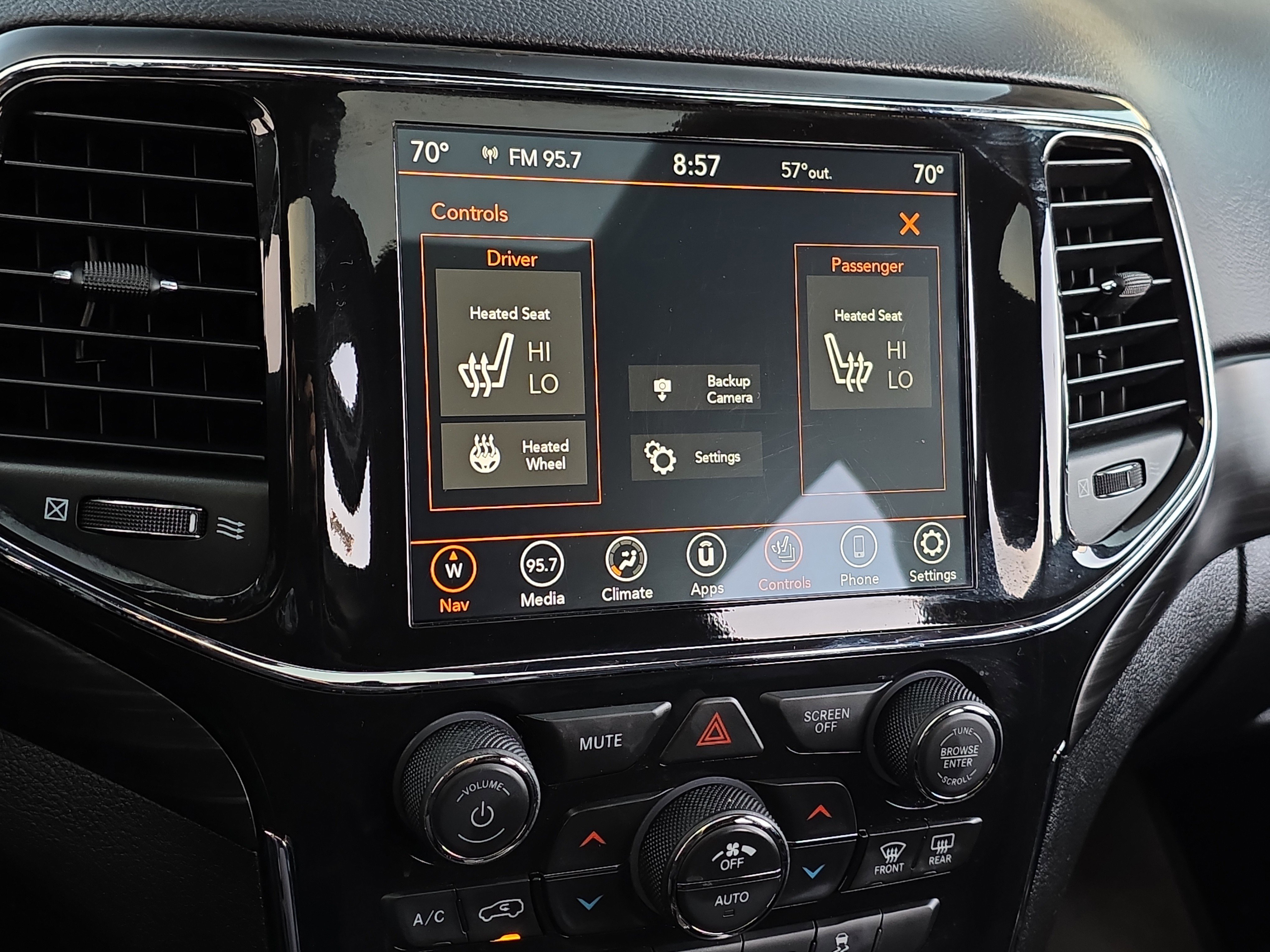 Used 2022 Jeep Grand Cherokee Laredo X image 21