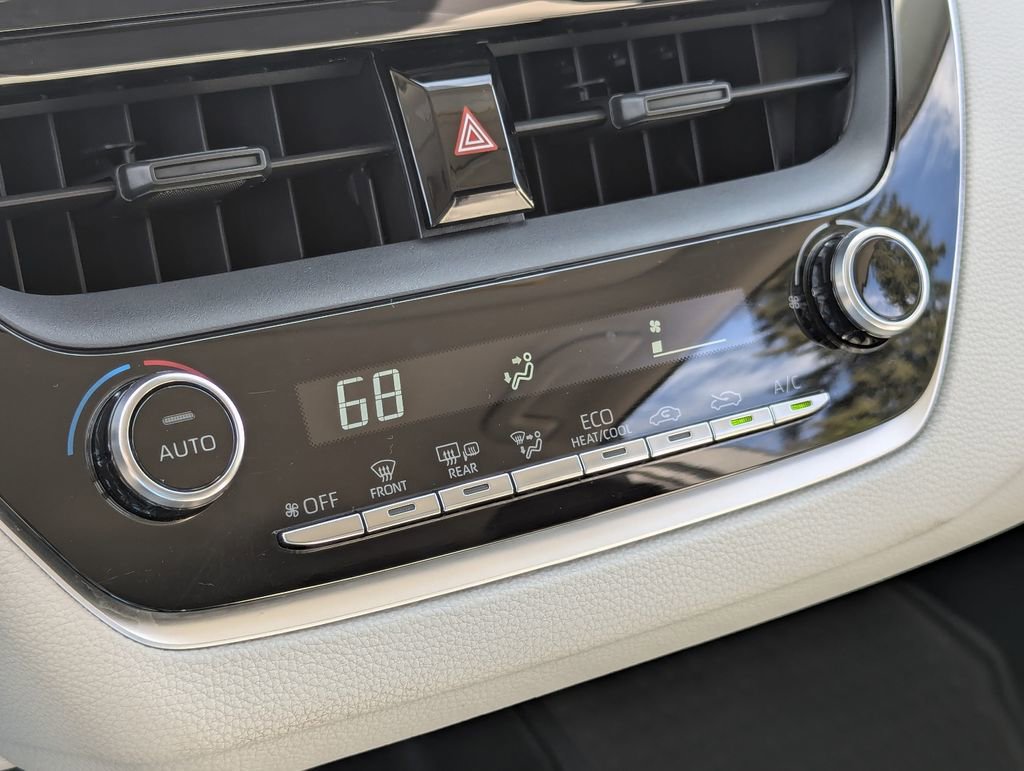 Used 2020 Toyota Corolla LE FWD image 19