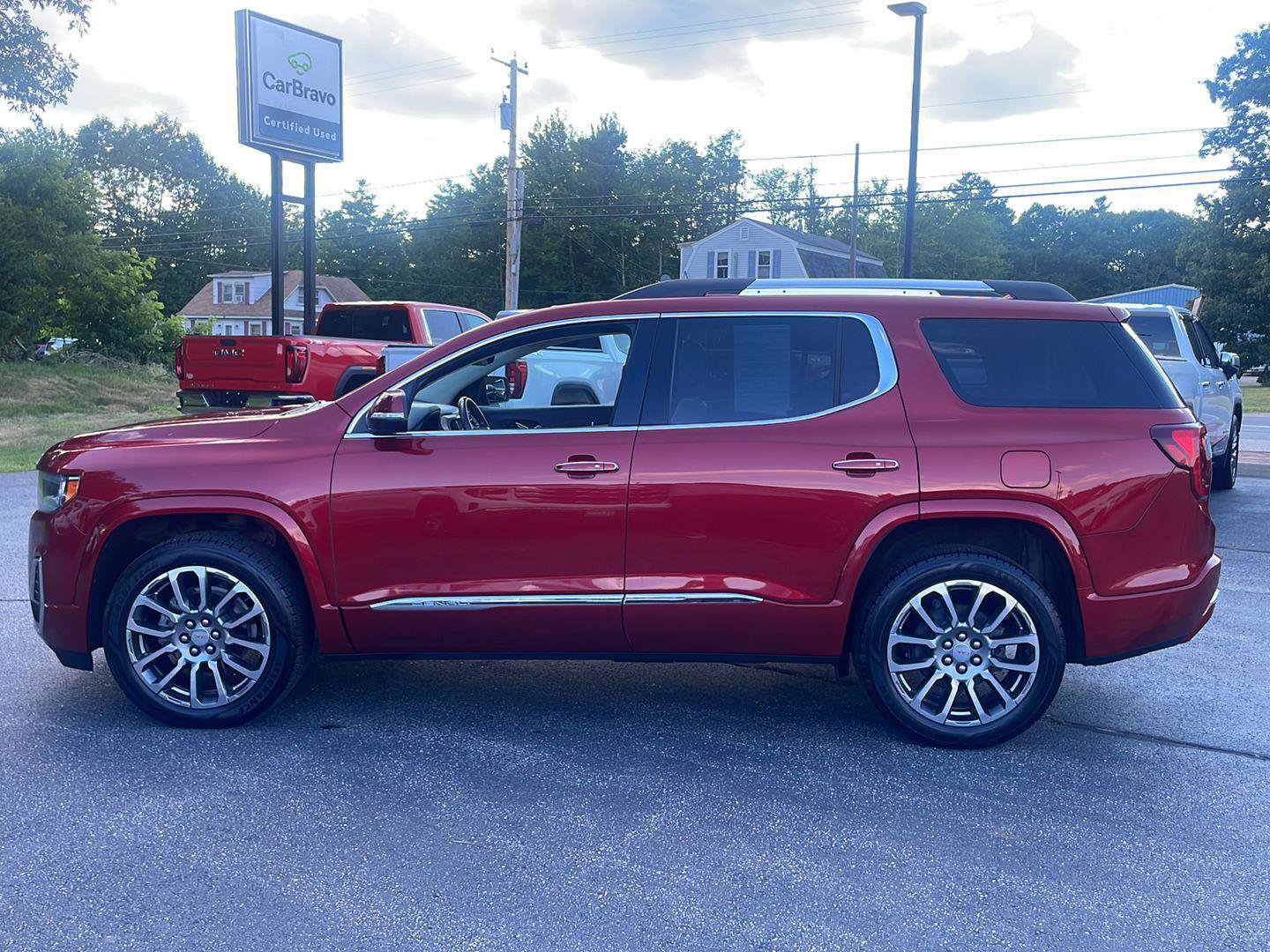 Used 2022 GMC Acadia Denali w/ Denali Ultimate Package AWD/4WD image 4