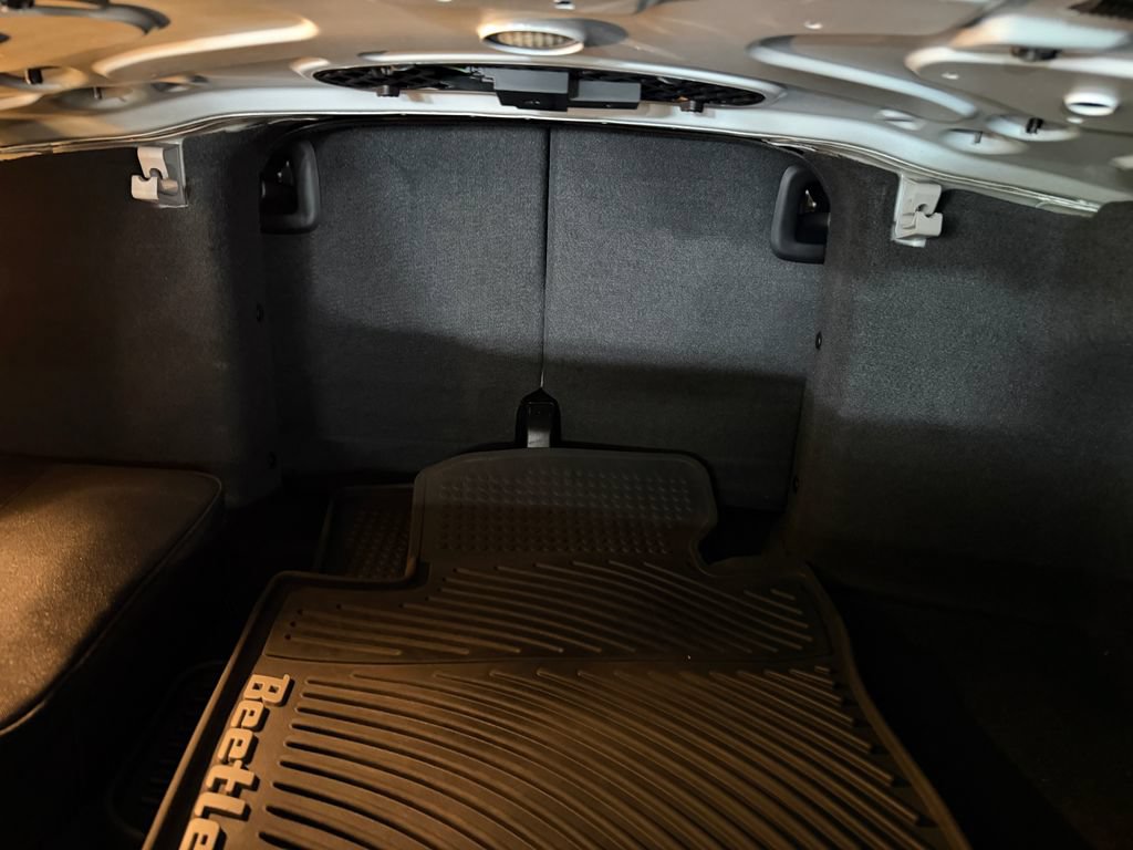 Used 2019 Volkswagen Beetle 2.0T SE FWD image 28