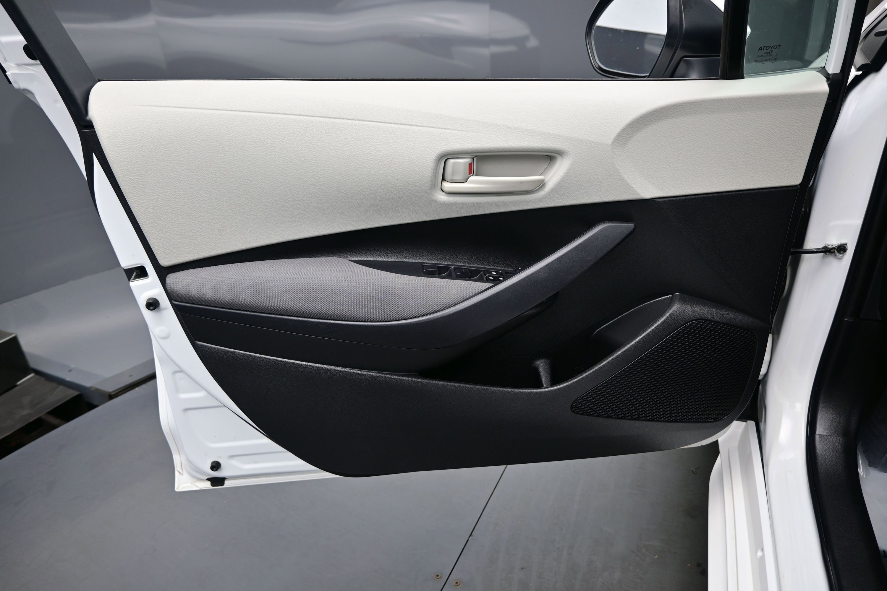 Used 2023 Toyota Corolla LE FWD image 9