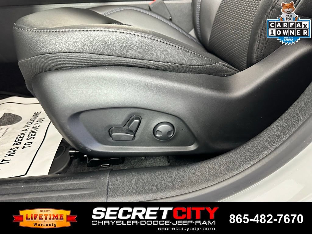 Used 2025 Jeep Compass Latitude w/ Sun & Sound Group AWD/4WD image 12