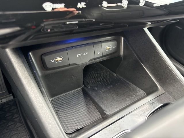 Used 2022 Hyundai Santa Cruz Limited w/ Winter Package AWD/4WD image 6