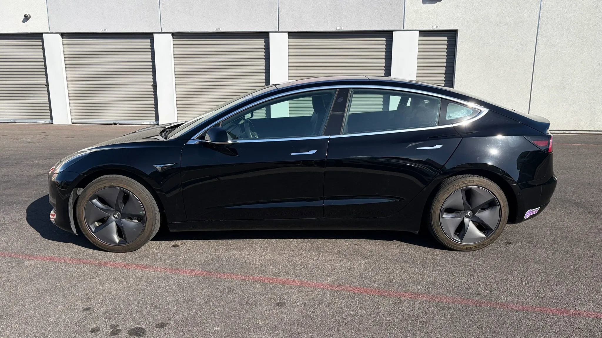 Used 2018 Tesla Model 3 Mid Range RWD image 2