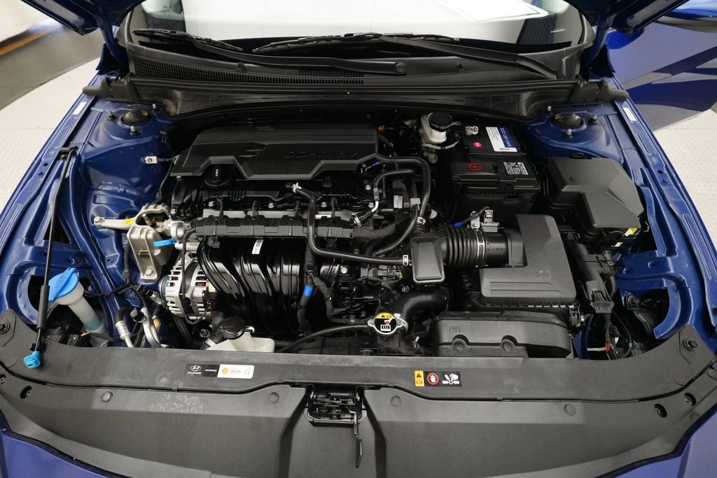 Used 2025 Hyundai Elantra Limited image 3