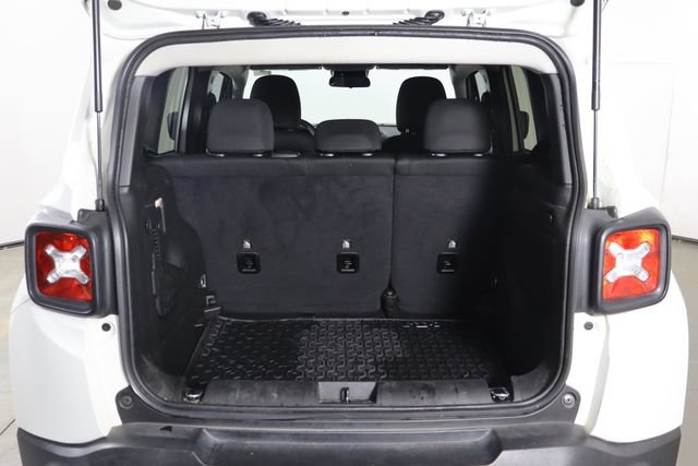 Used 2023 Jeep Renegade Latitude w/ Sun & Fun Group AWD/4WD image 17