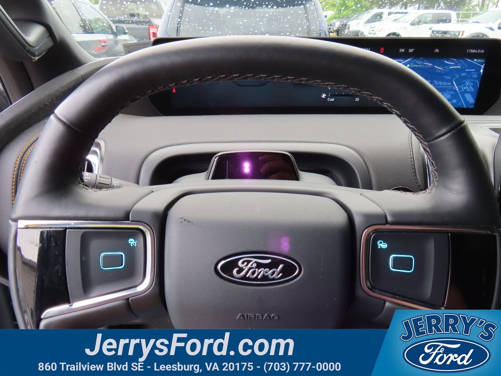 Used 2025 Ford Expedition Tremor AWD/4WD image 17