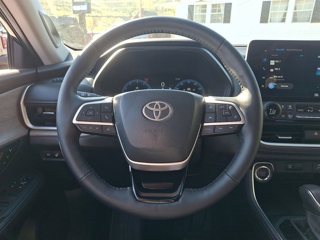 Used 2025 Toyota Grand Highlander AWD image 19