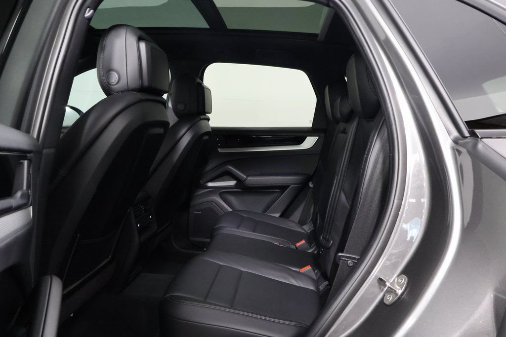 Used 2025 Porsche Cayenne AWD/4WD image 11