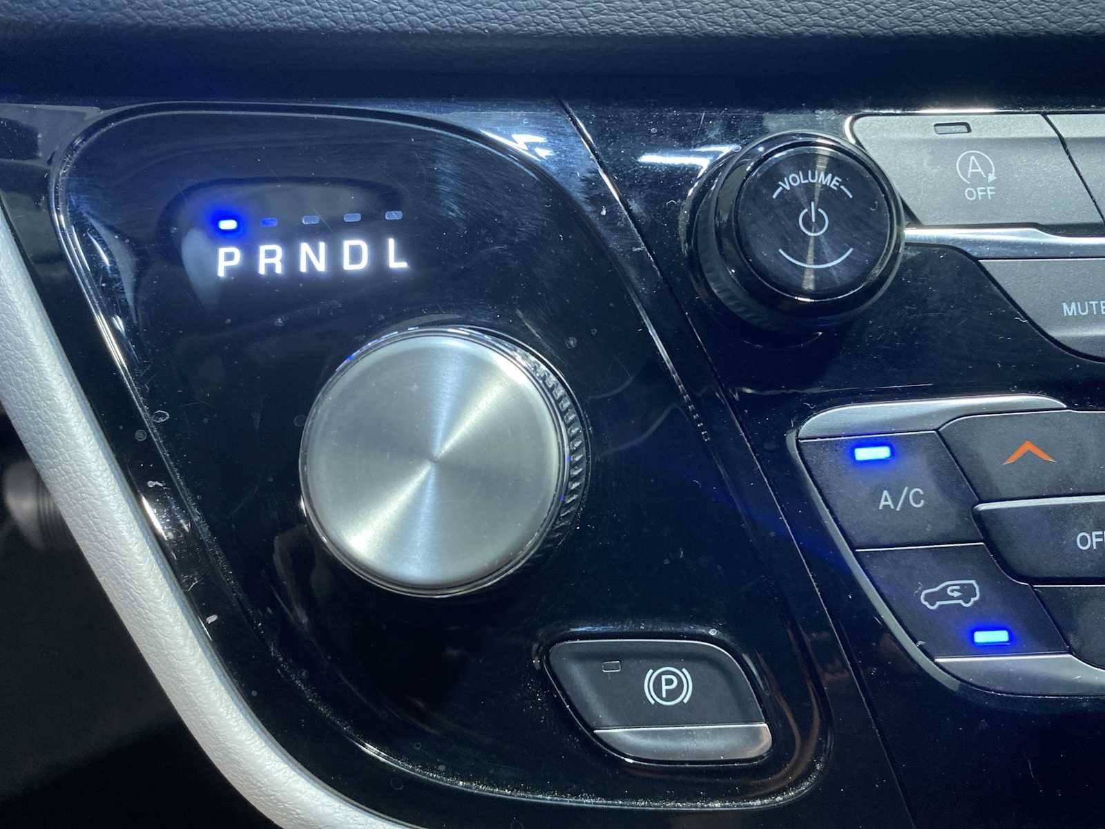 Used 2023 Chrysler Voyager LX FWD image 17