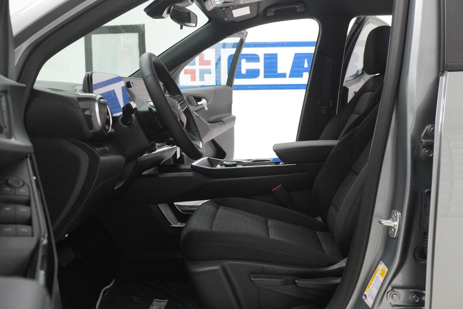 New 2027 Chevrolet Equinox LT FWD image 5