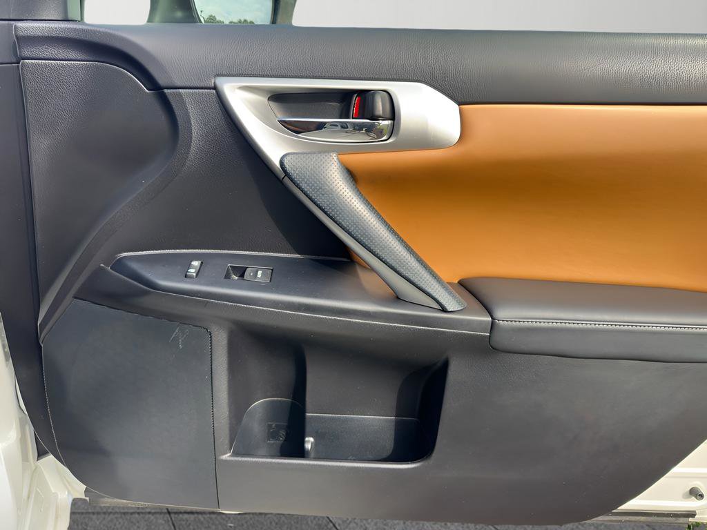 Used 2012 Lexus CT 200h Premium image 25