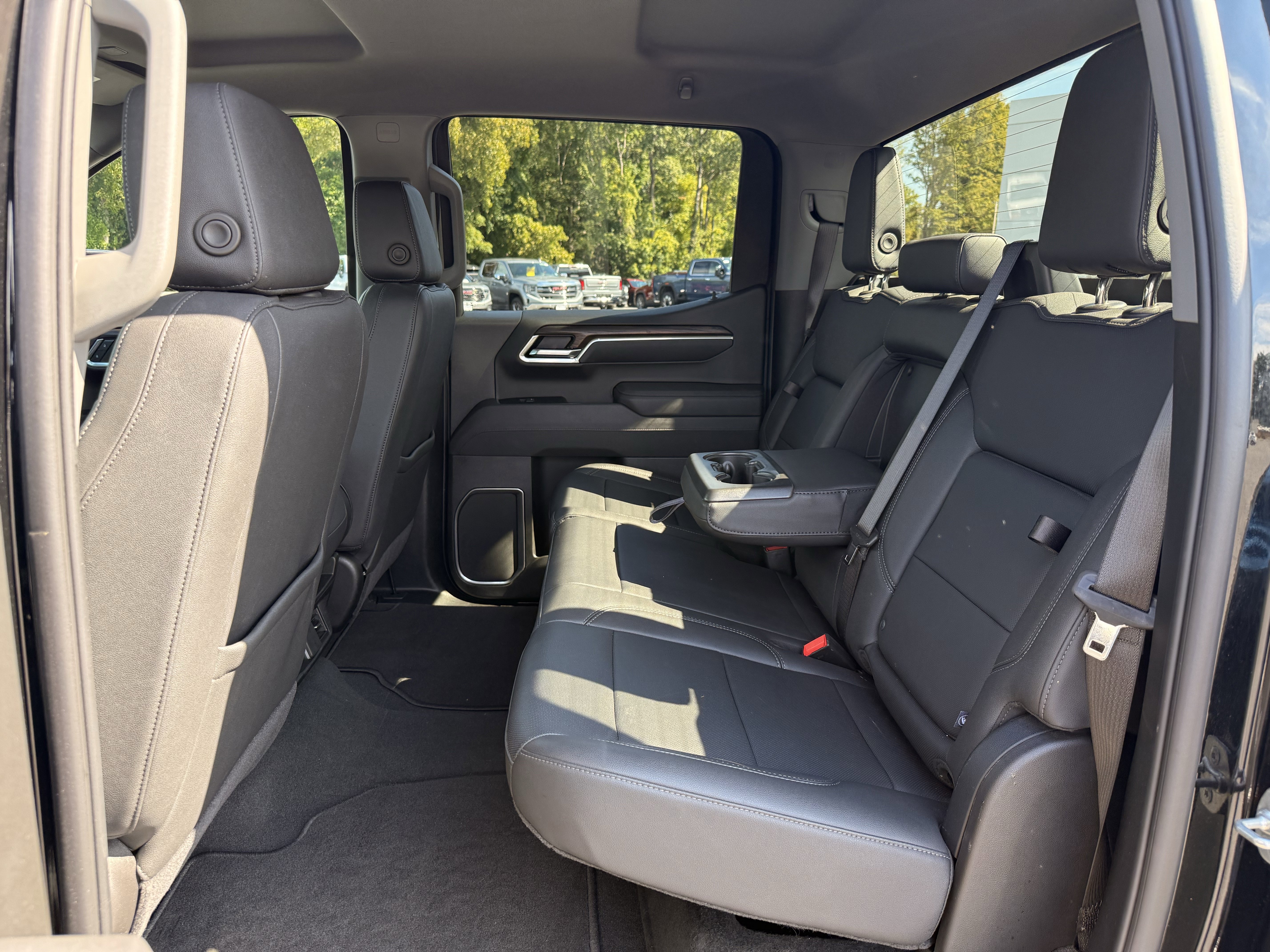 Certified 2025 GMC Sierra 1500 SLT image 18