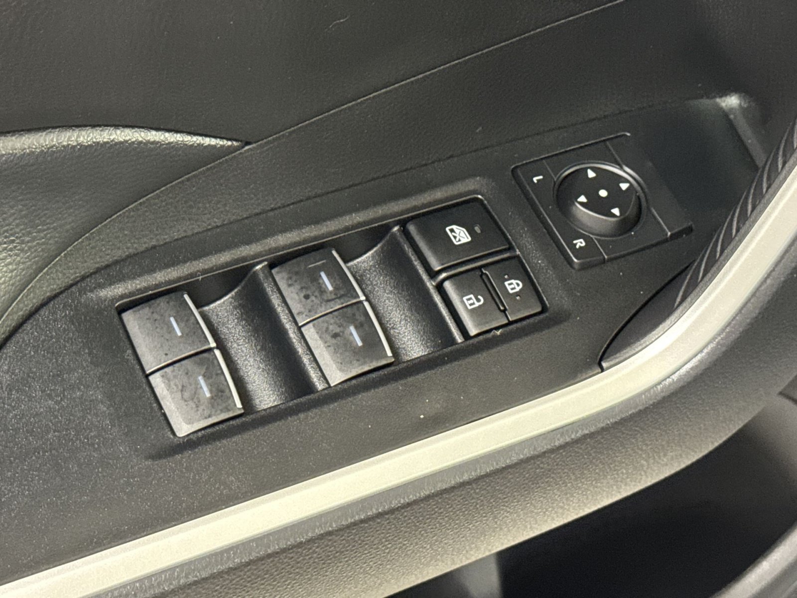 Used 2024 Toyota RAV4 XLE AWD/4WD image 27