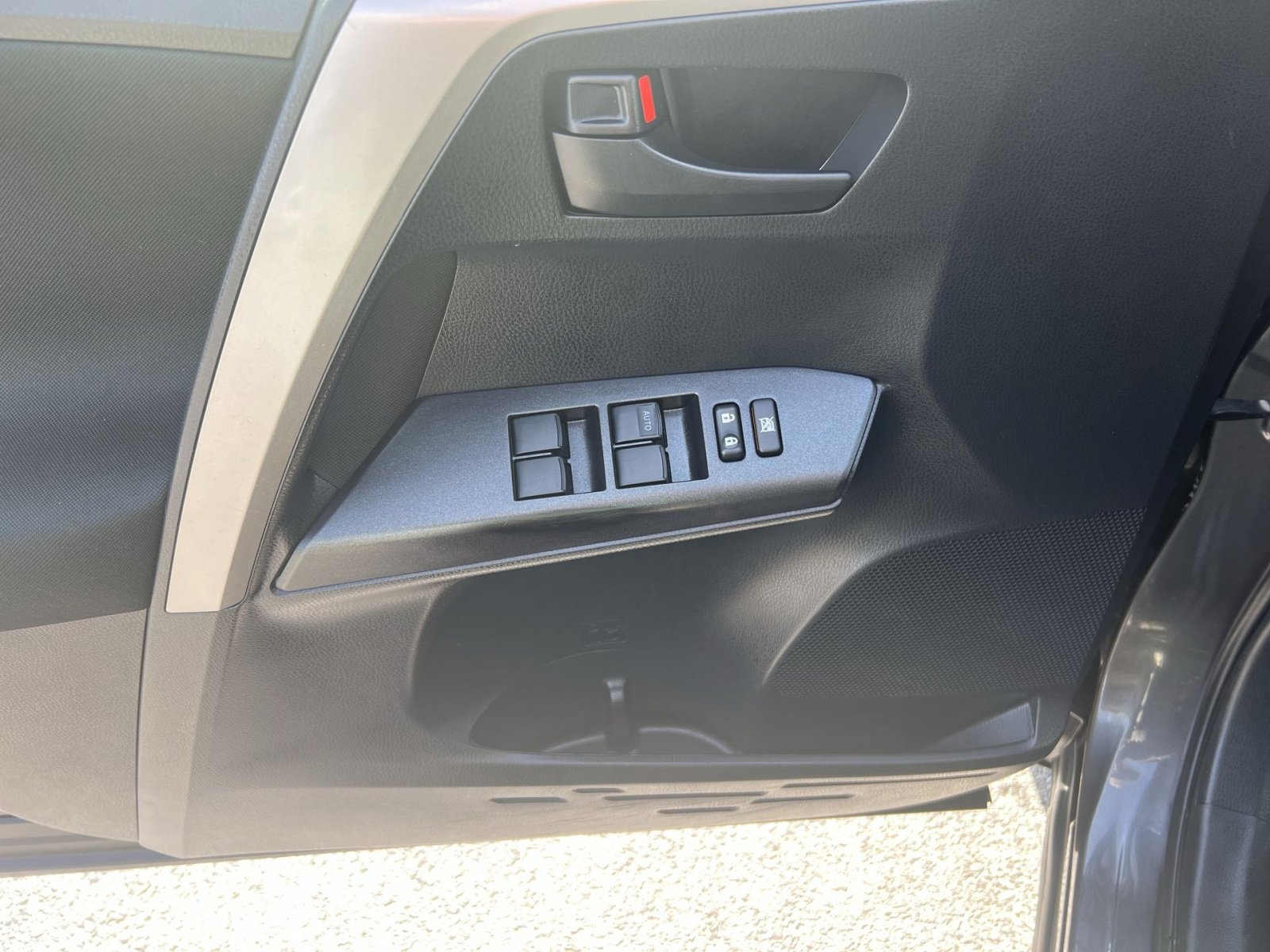 Used 2018 Toyota RAV4 LE w/ All Weather Liner Package image 22