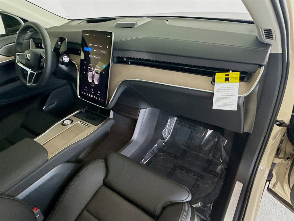 New 2025 Volvo EX90 Plus w/ Protection Package Premier image 30