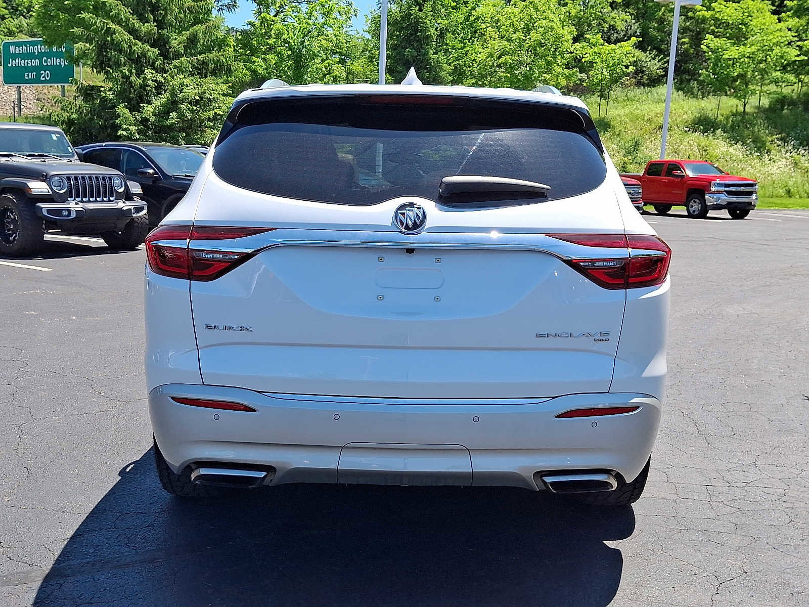 Used 2018 Buick Enclave Premium w/ Trailering Package AWD/4WD image 5
