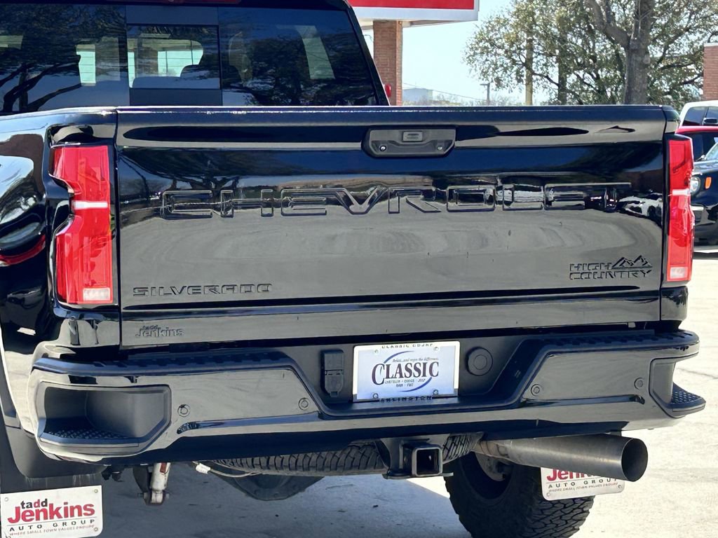 Used 2024 Chevrolet Silverado 2500 High Country w/ High Country Premium Package image 6