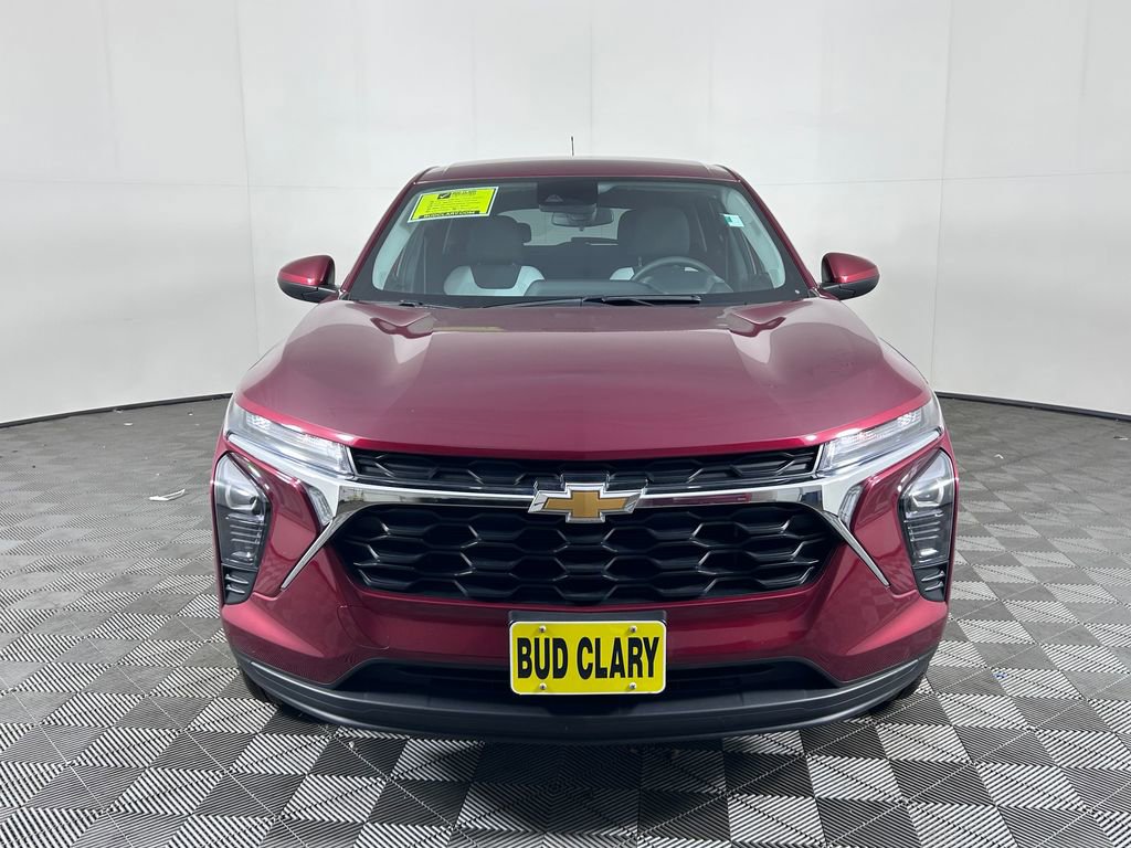 Used 2024 Chevrolet Trax LS w/ LS Convenience Package FWD image 2