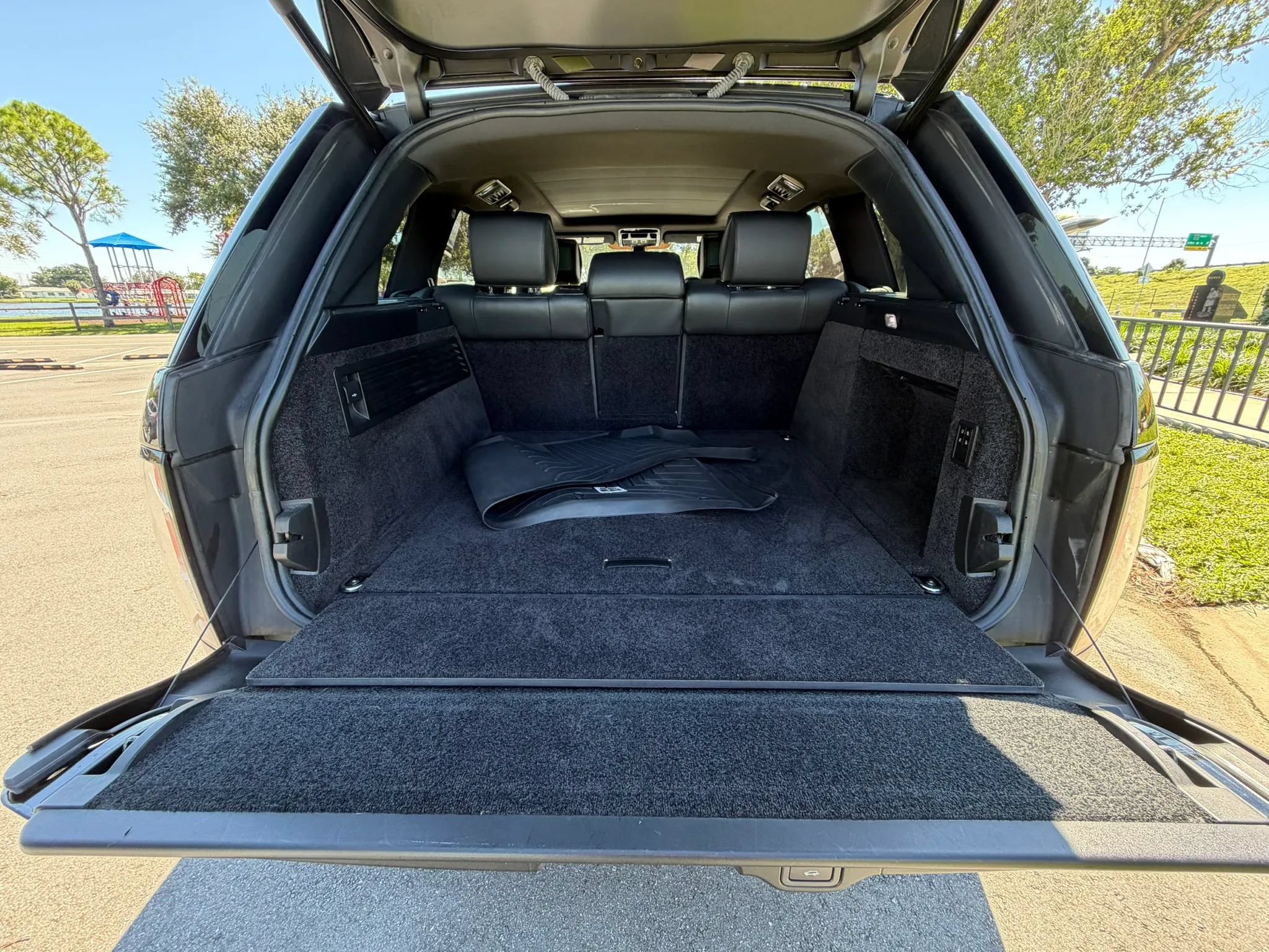 Used 2014 Land Rover Range Rover Supercharged AWD/4WD image 15