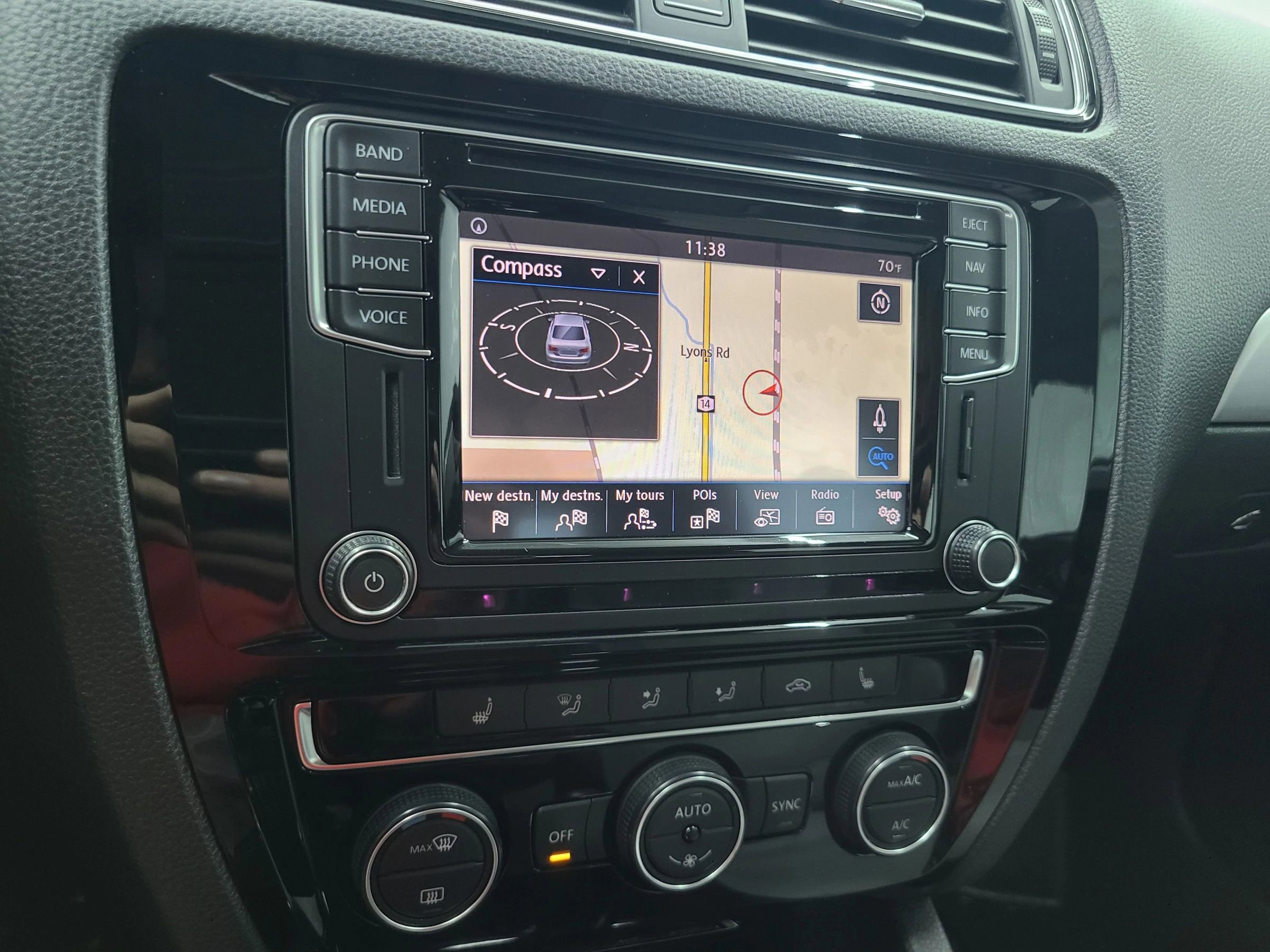 Used 2016 Volkswagen Jetta SEL Premium image 33