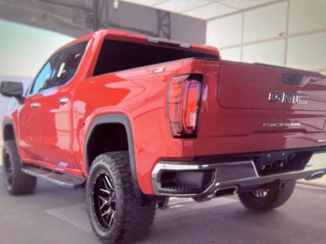 Used 2019 GMC Sierra 1500 SLT w/ X31 Off-Road Package AWD/4WD image 9