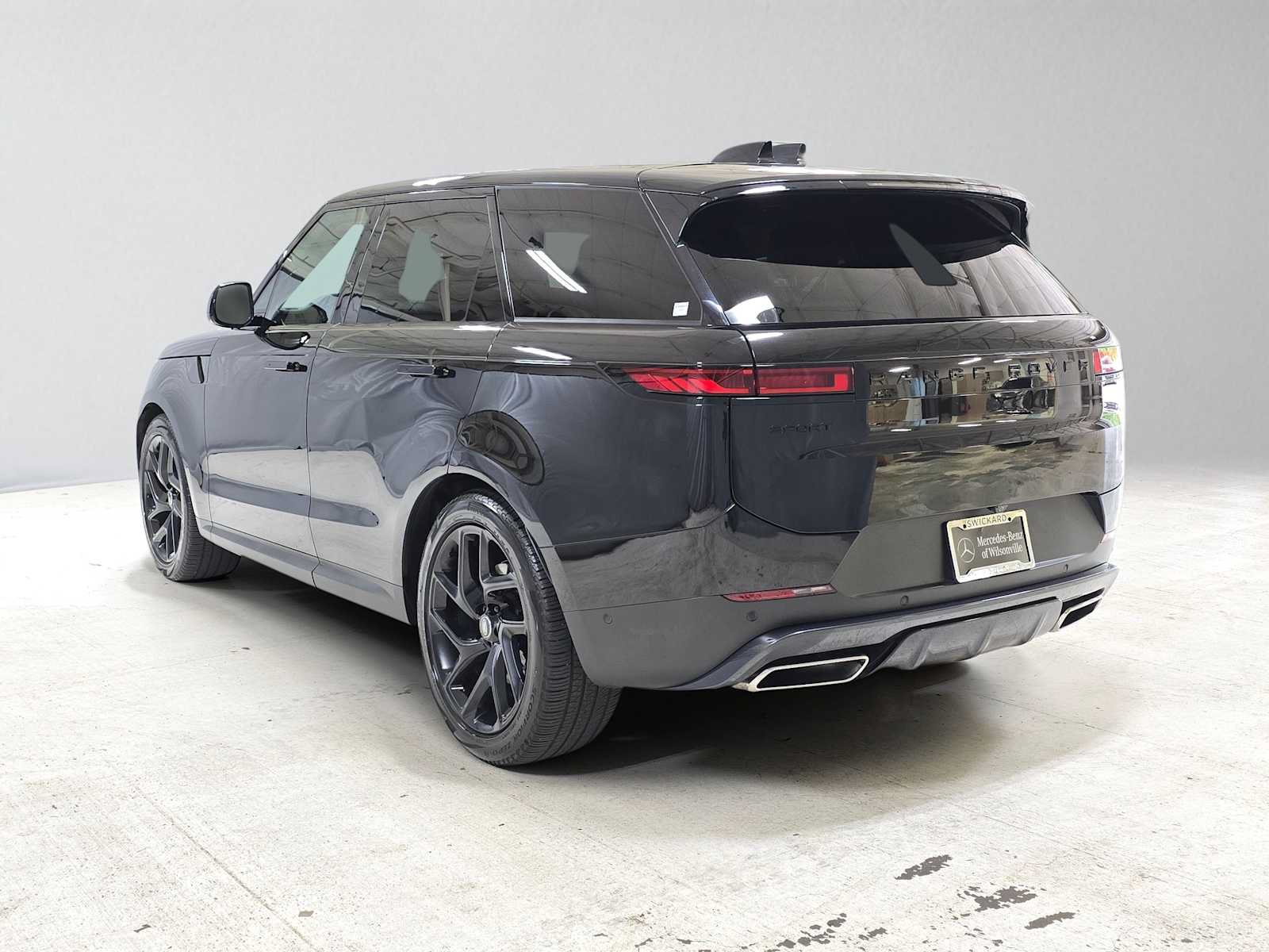 Used 2024 Land Rover Range Rover Sport SE AWD/4WD image 5