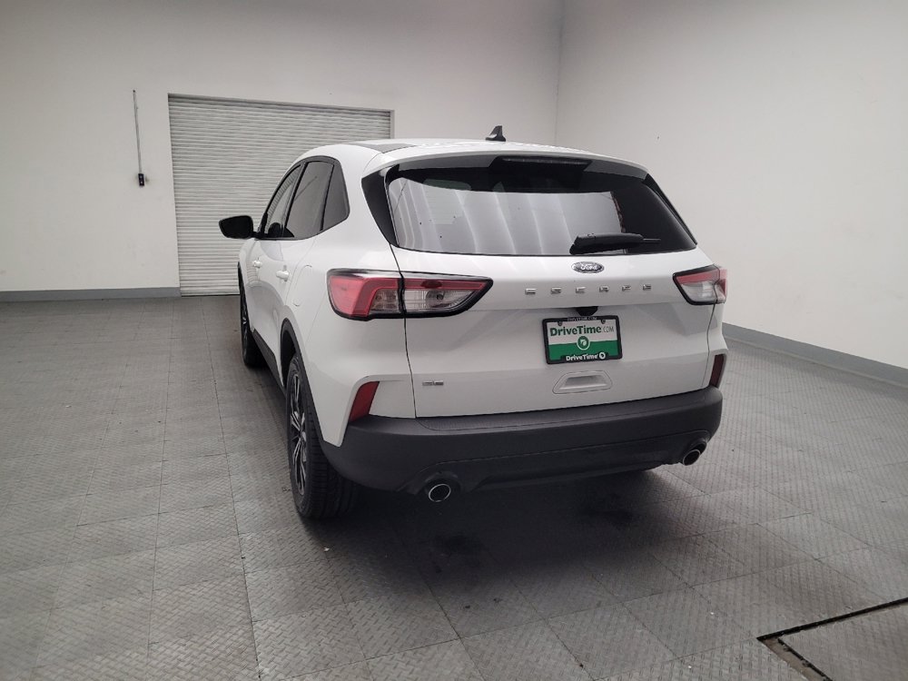 Used 2022 Ford Escape SE w/ SE Sport Appearance Package image 6