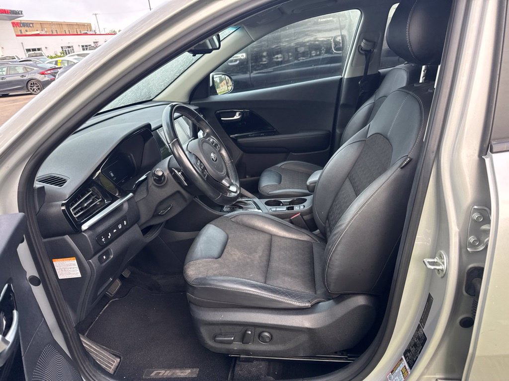 Used 2021 Kia Niro Touring FWD image 5