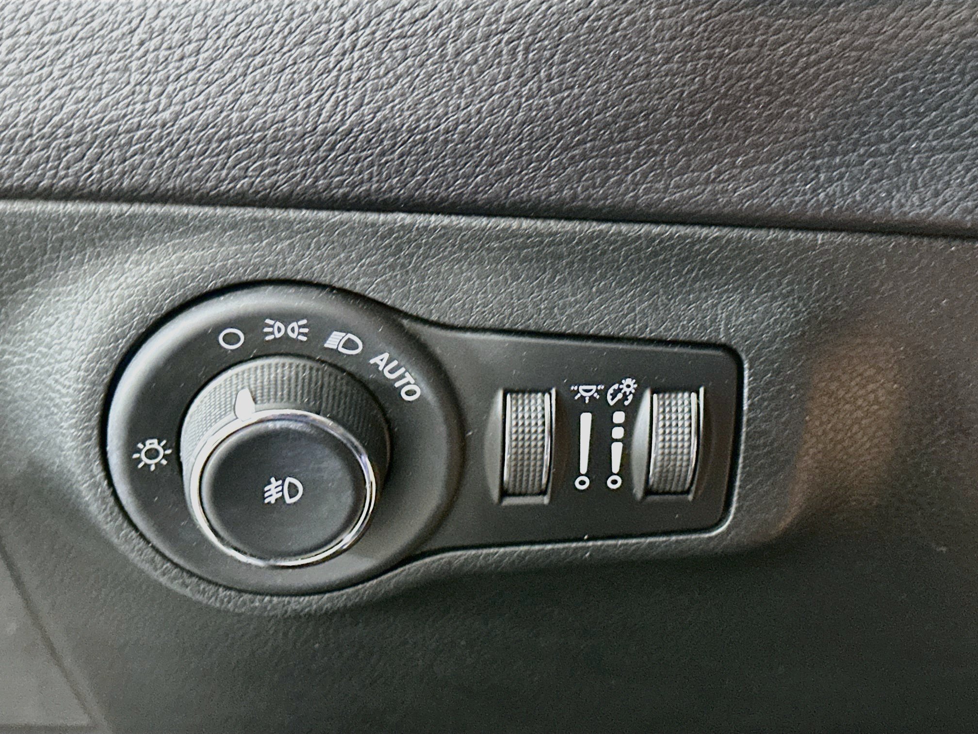 Used 2018 Jeep Compass Limited w/ Navigation Group FWD image 17