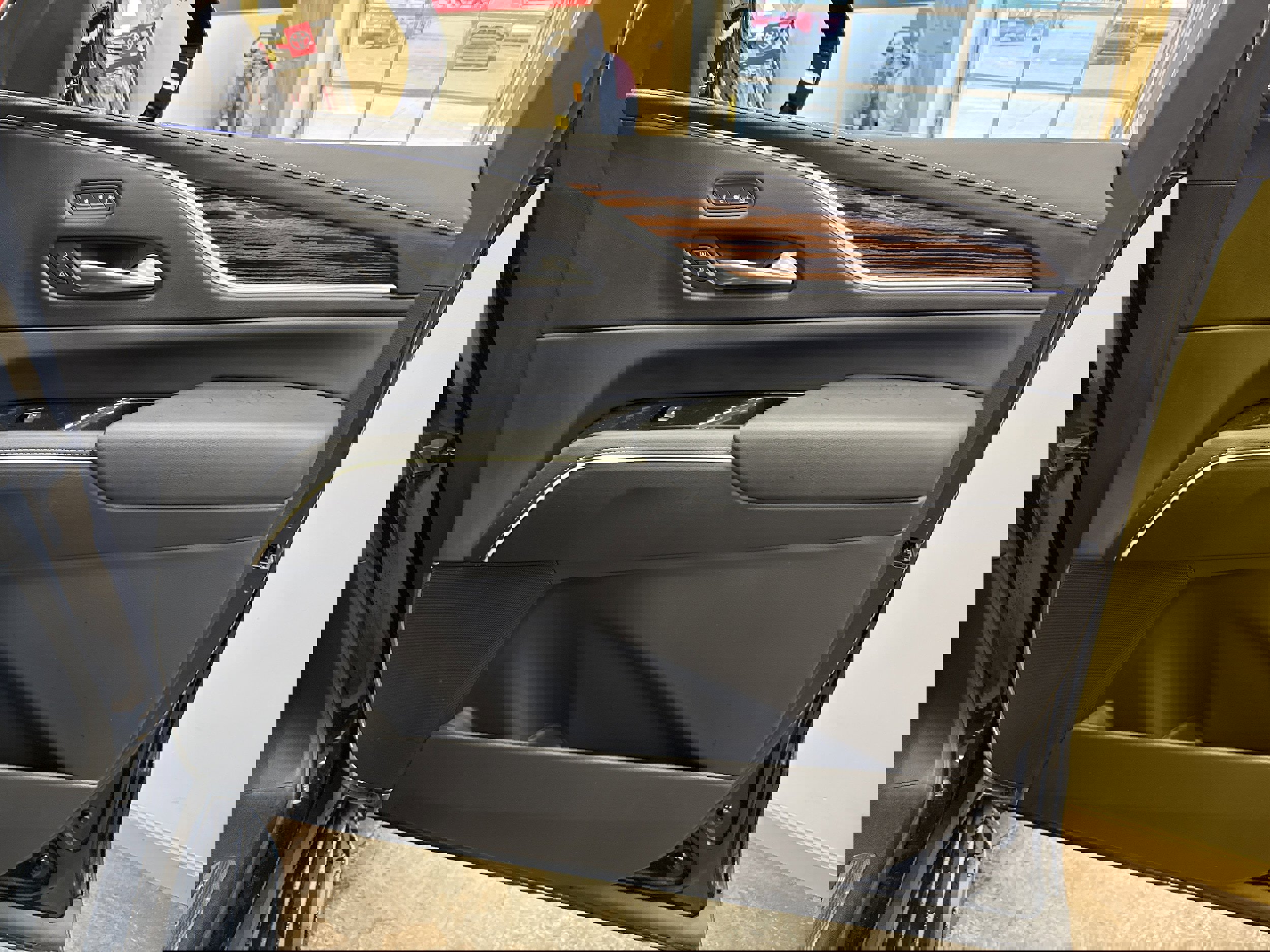 Used 2024 Cadillac Escalade Premium Luxury image 15