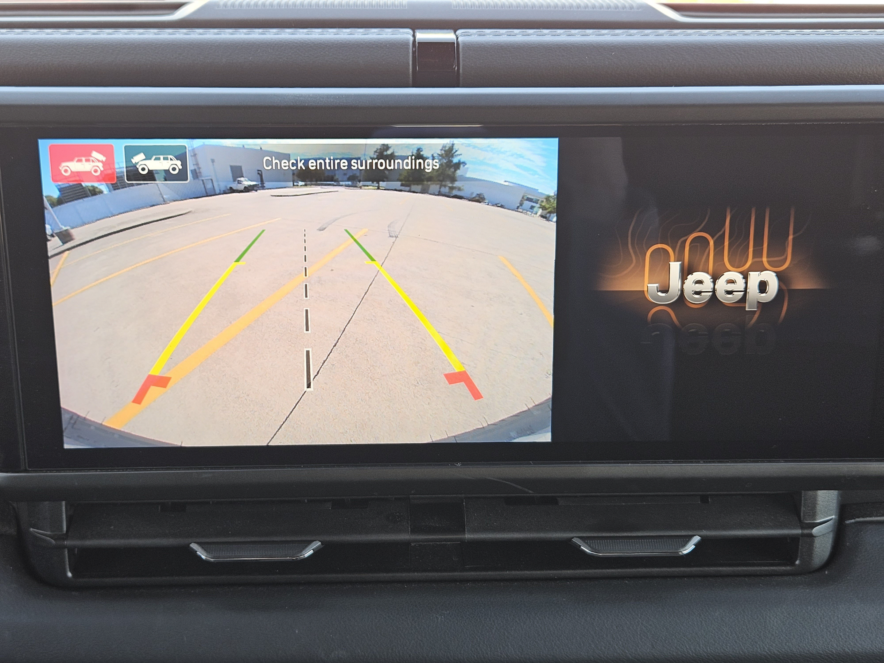 Used 2025 Jeep Wrangler Unlimited Sahara AWD/4WD image 10