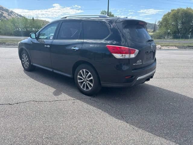 Used 2016 Nissan Pathfinder SV w/ Trailer Tow Package AWD/4WD image 4