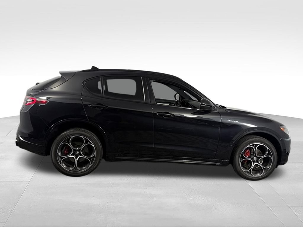 Used 2024 Alfa Romeo Stelvio Veloce AWD/4WD image 7