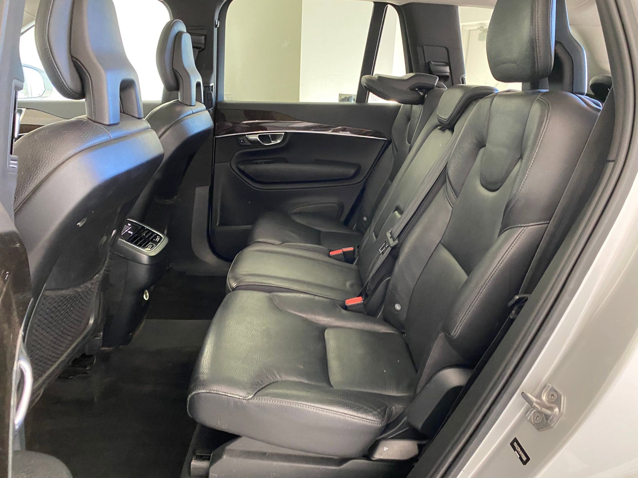 Used 2017 Volvo XC90 T6 Momentum w/ Vision Package image 13