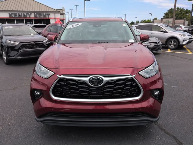 Used 2020 Toyota Highlander XLE AWD/4WD image 2