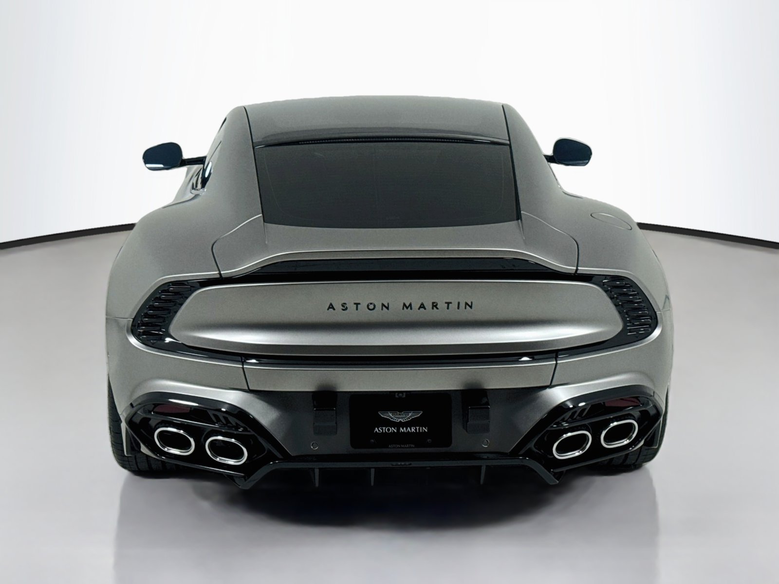 Used 2025 Aston Martin Vanquish RWD image 7