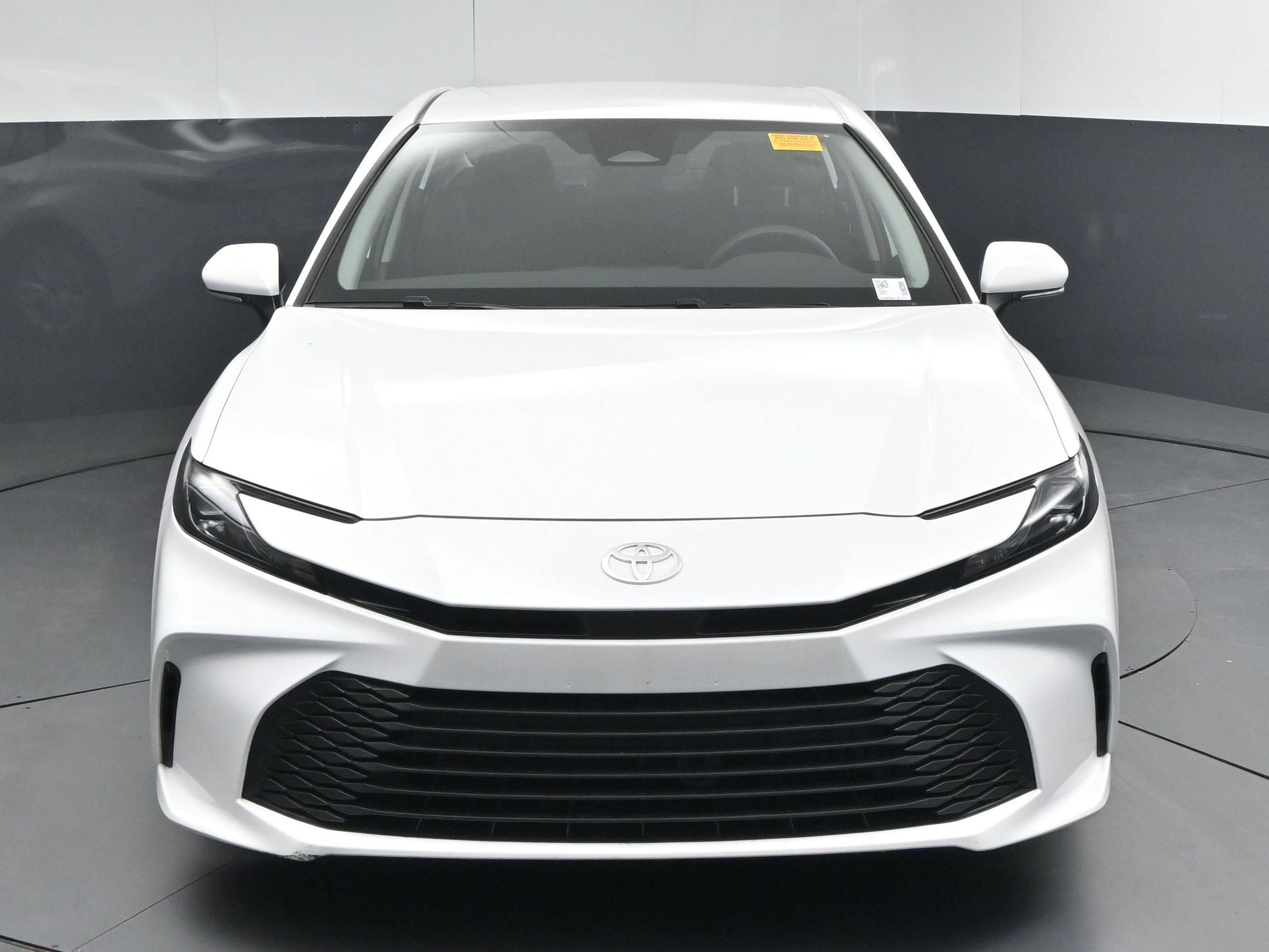 Used 2025 Toyota Camry LE w/ Convenience Package image 2