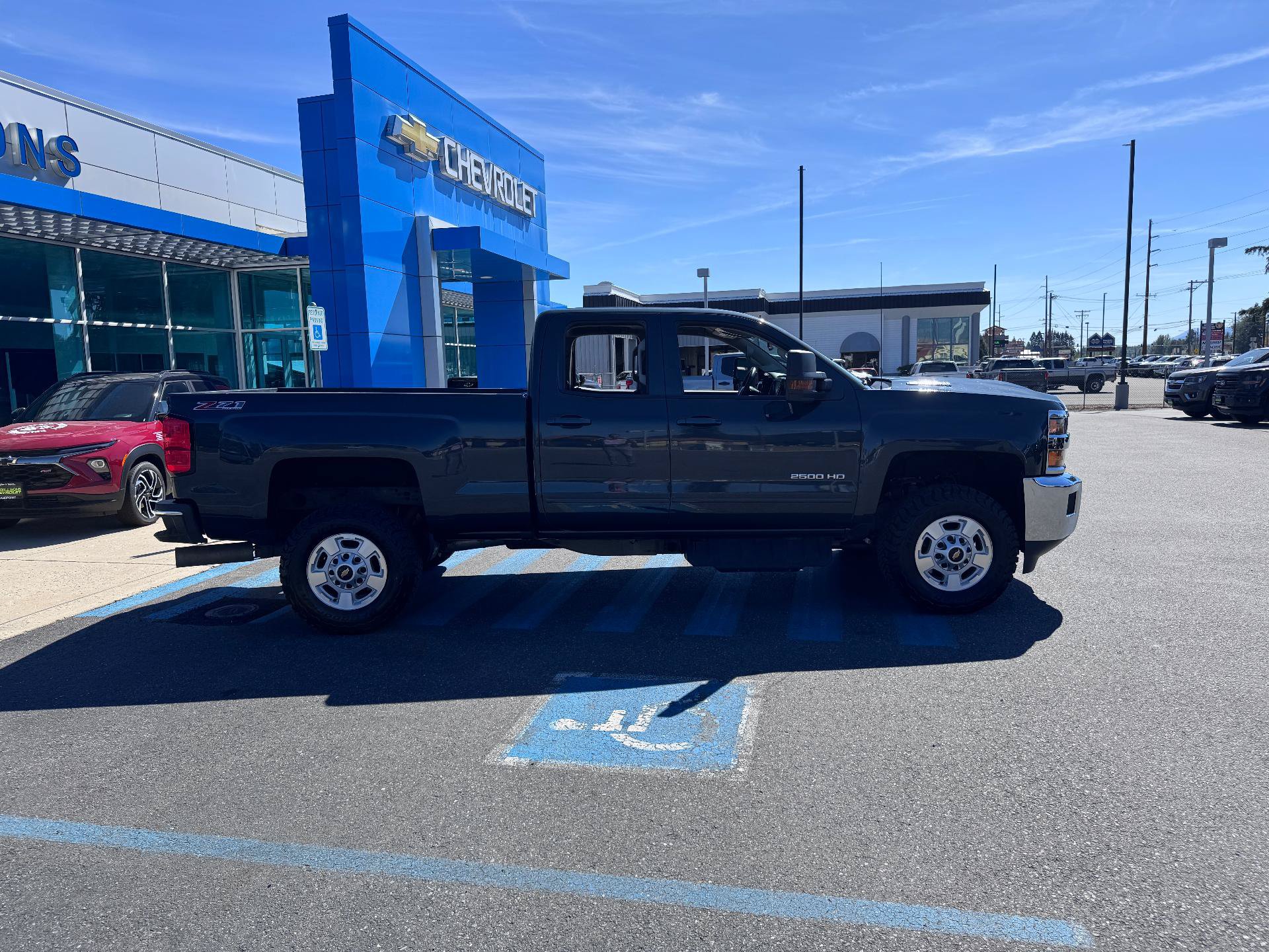 Used 2017 Chevrolet Silverado 2500 LT w/ LT Convenience Package AWD/4WD image 8