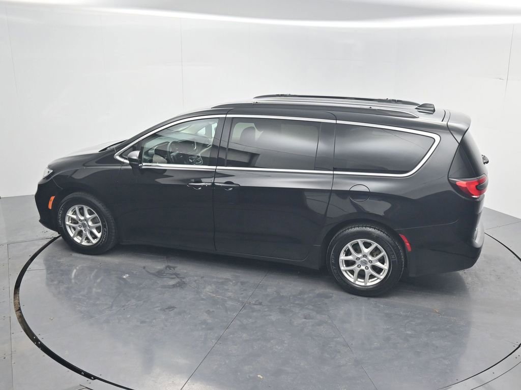 Used 2022 Chrysler Pacifica Touring-L image 44